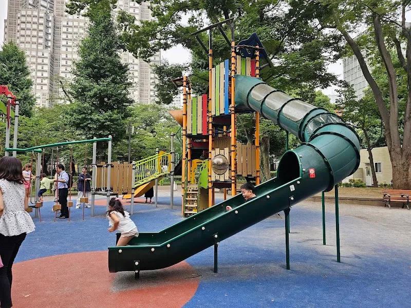 新宿中央公園フットサル管理棟 - メイン
