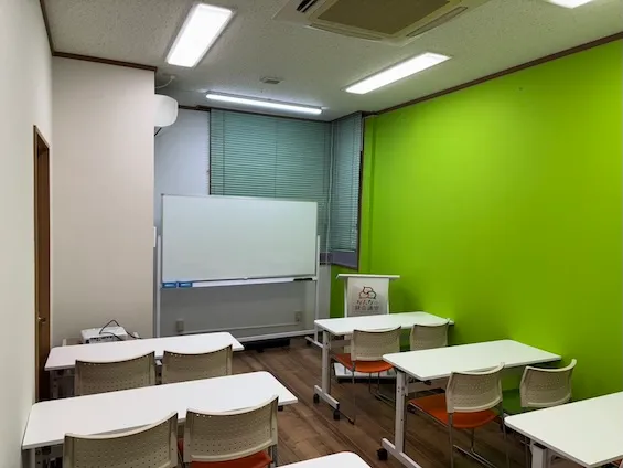 みんなの貸会議室 那覇東町店 - メイン